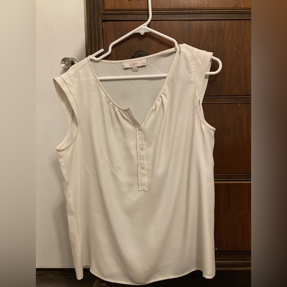 Petites LP from Loft. Like new! Silky, light blouse - Picture 1 of 2